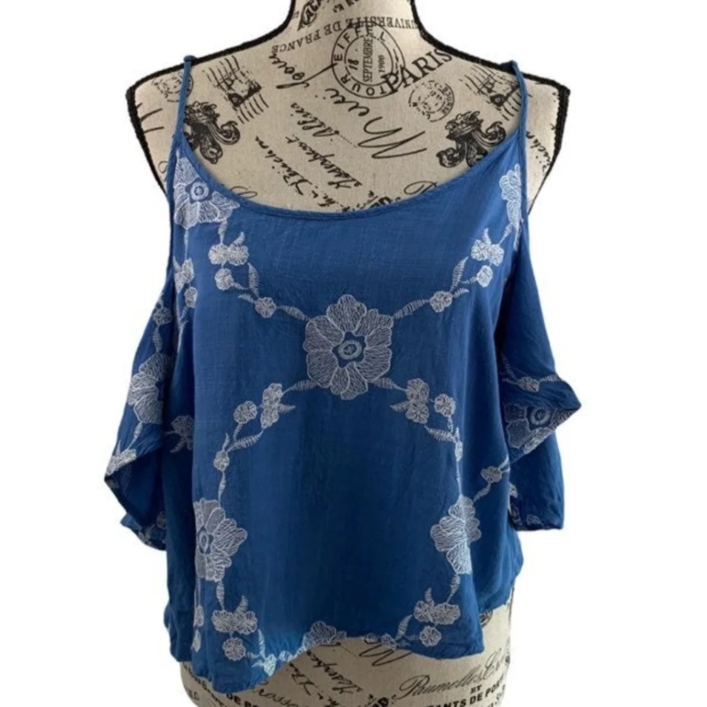 Intu Women’s Medium cold shoulder blouse